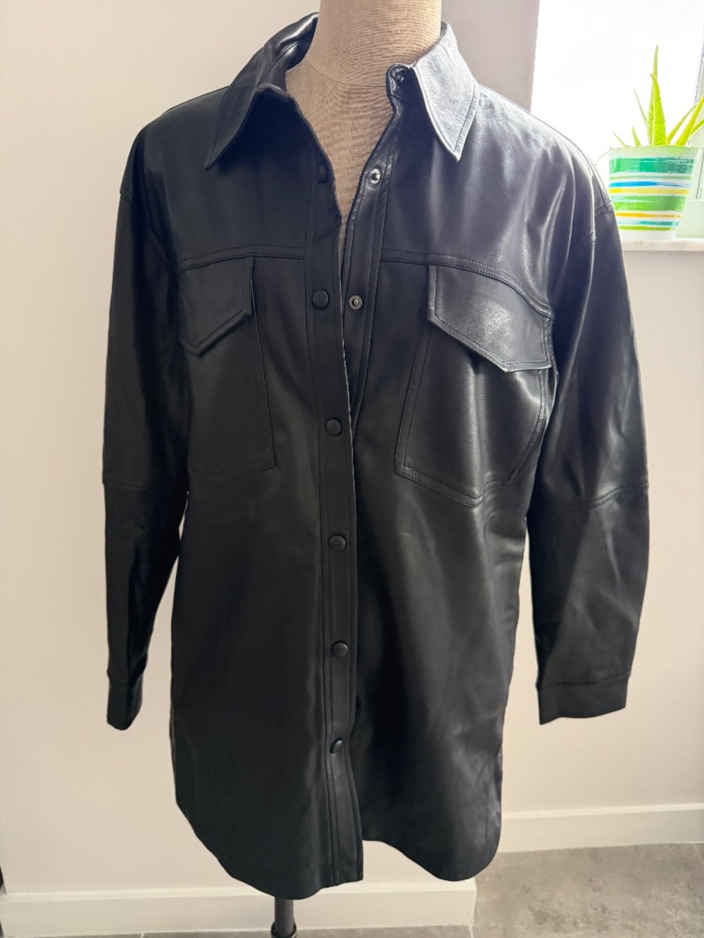APPARIS Riley Faux Leather Shirt Jacket in Black Size M